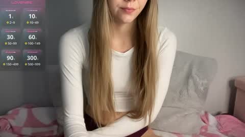 Snapshot of astrid_sky chatting on June 28, 7:31 pm Astrid Sky online show from June 28, 7:31 pm