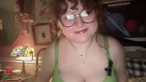 Snapshot of asurdaisy chatting on December 15, 4:06 am asurdaisy online show from December 15, 4:06 am