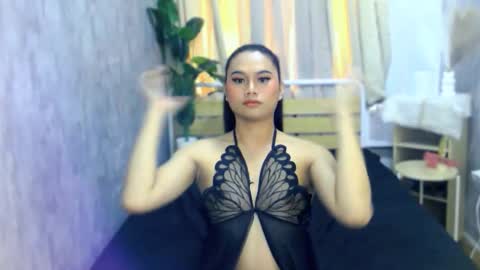 Snapshot of atashakendall chatting on February 5, 1:21 am atashakendall online show from February 5, 1:21 am