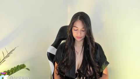 Snapshot of atena676 chatting on December 23, 5:06 am atena676 online show from December 23, 5:06 am