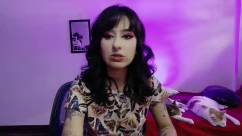 Snapshot of atenea_dragon__ chatting on April 4, 8:06 pm Atenea online show from April 4, 8:06 pm