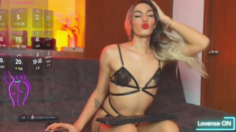 Snapshot of atenea_fit chatting on April 11, 8:29 am atenea_fit online show from April 11, 8:29 am