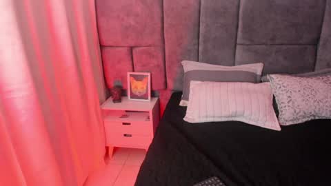 atenea velle online show from April 28, 4:06 am