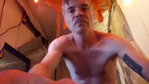 Snapshot of athandrew chatting on November 10, 4:00 am jonnyandrew online show from November 10, 4:00 am