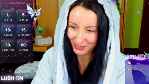 Snapshot of athena_starry chatting on January 1, 5:43 am athena starry online show from January 1, 5:43 am