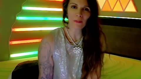 Snapshot of athenaautumn chatting on January 1, 4:18 am Athena Autumn online show from January 1, 4:18 am