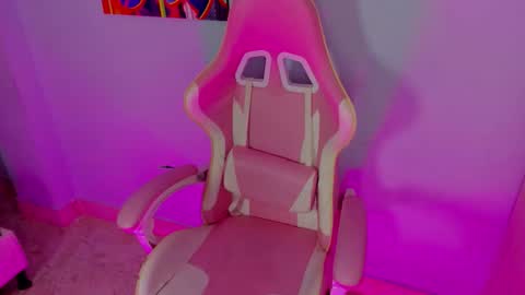 athenea__fox online show from October 5, 11:30 am