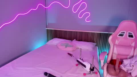 athenea__fox online show from May 4, 12:12 pm