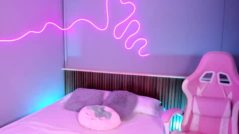 athenea__fox online show from May 10, 12:21 pm