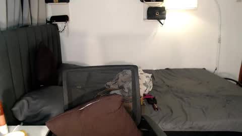 Snapshot of athisamore chatting on February 7, 9:47 am athisamore online show from February 7, 9:47 am