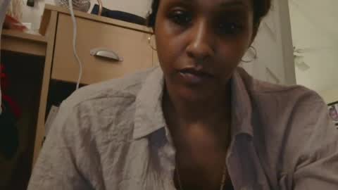 Snapshot of atirahcali chatting on June 22, 10:29 pm AtirahCali online show from June 22, 10:29 pm