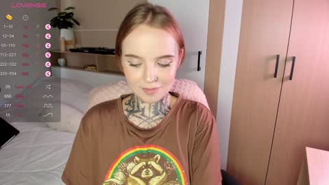 Snapshot of atomic_ketchup chatting on February 4, 8:13 am online every day between 10am-23pm online show from February 4, 8:13 am