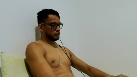 Snapshot of atorres21 chatting on July 12, 3:19 am Torres online show from July 12, 3:19 am
