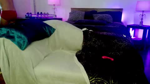 Snapshot of aubreeskinkyplayroom chatting on November 8, 3:45 pm Aubree Shae online show from November 8, 3:45 pm