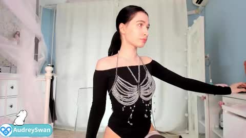 Mary online show from October 12, 10:36 am