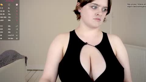 Audrey Jacq online show from June 10, 4:50 pm
