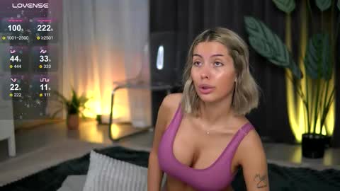 Isabella online show from November 3, 7:31 am