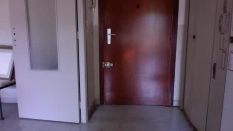 Snapshot of auguste061400 chatting on December 3, 9:33 am auguste061400 online show from December 3, 9:33 am