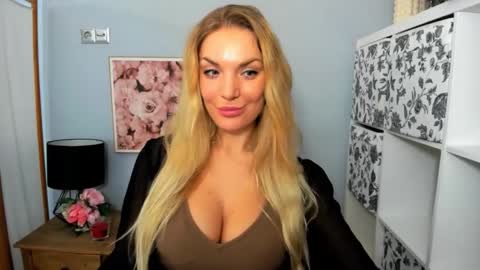 Snapshot of aullorasensual chatting on December 13, 8:26 pm AulloraSensual online show from December 13, 8:26 pm