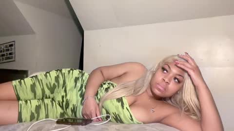 Snapshot of aunyxxx chatting on February 11, 1:41 am aunyxxx online show from February 11, 1:41 am