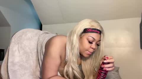 Snapshot of aunyxxx chatting on February 13, 5:01 pm aunyxxx online show from February 13, 5:01 pm