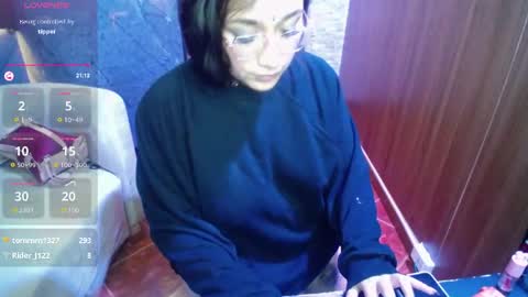 Snapshot of aura_cute_ chatting on April 9, 6:19 am aura_cute_ online show from April 9, 6:19 am