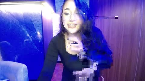 Snapshot of aura_cute_ chatting on April 14, 3:45 am aura_cute_ online show from April 14, 3:45 am