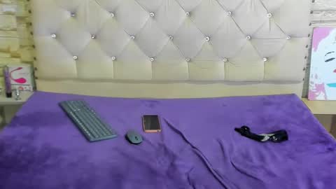 Monii Yi online show from February 5, 8:21 am