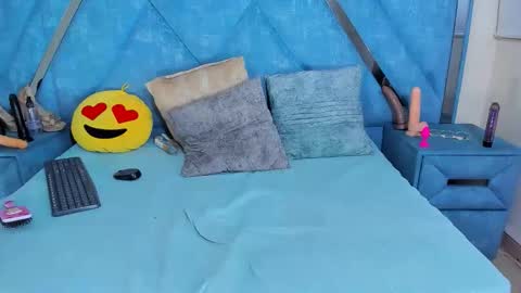 Monii Yi online show from March 1, 6:04 am