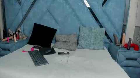 Snapshot of aura_love69 chatting on June 8, 3:40 am Monii Yi online show from June 8, 3:40 am