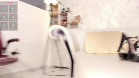 Aura sanders online show from April 23, 12:29 pm