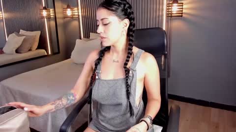 Aura online show from February 5, 12:06 pm