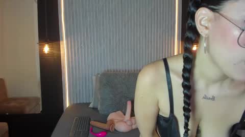 Aura online show from October 10, 3:16 am