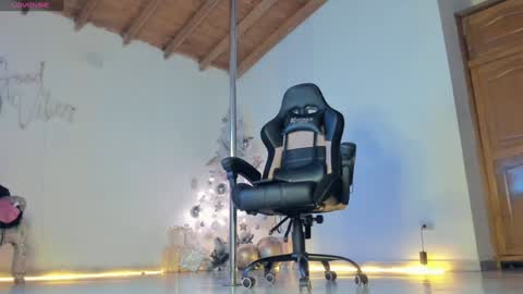 aura online show from December 11, 5:10 am