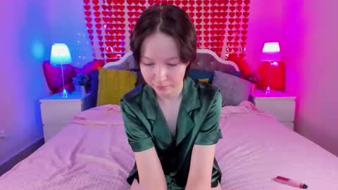 auradiaz online show from March 5, 8:54 am