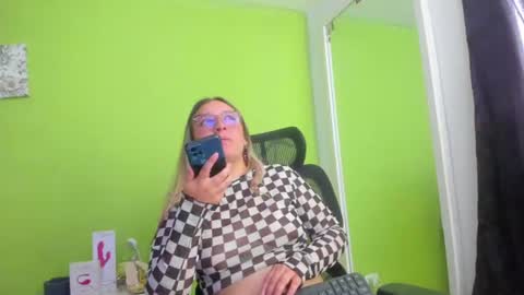 Snapshot of auradivina2 chatting on July 5, 4:25 pm Aura Divina online show from July 5, 4:25 pm