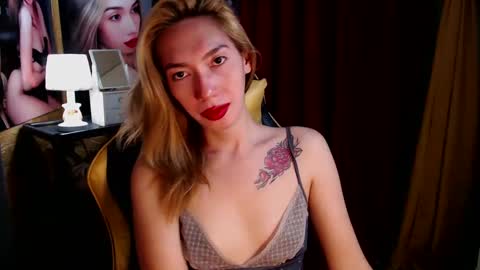 Snapshot of aurakharisma_xx chatting on December 7, 8:55 am Miss awra online show from December 7, 8:55 am