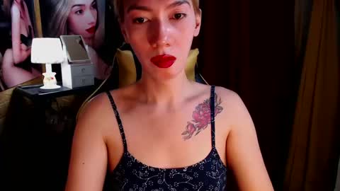 Snapshot of aurakharisma_xx chatting on December 15, 5:34 am Miss awra online show from December 15, 5:34 am