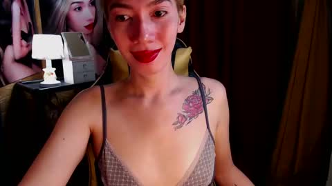 Snapshot of aurakharisma_xx chatting on December 24, 4:44 am Miss awra online show from December 24, 4:44 am