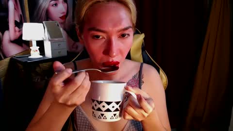 Snapshot of aurakharisma_xx chatting on December 24, 7:49 am Miss awra online show from December 24, 7:49 am