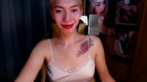 Snapshot of aurakharisma_xx chatting on January 12, 5:24 am Miss awra online show from January 12, 5:24 am