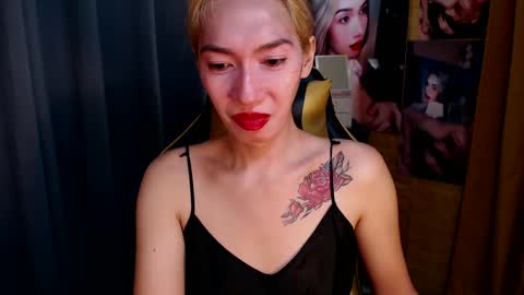 Snapshot of aurakharisma_xx chatting on January 23, 5:35 am Miss awra online show from January 23, 5:35 am