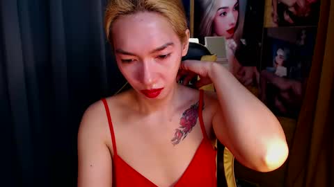 Snapshot of aurakharisma_xx chatting on January 28, 4:29 am Miss awra online show from January 28, 4:29 am