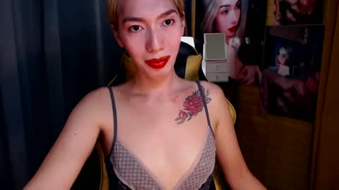 Snapshot of aurakharisma_xx chatting on February 8, 5:29 am Miss awra online show from February 8, 5:29 am