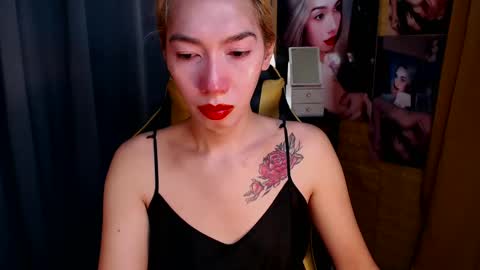 Snapshot of aurakharisma_xx chatting on February 11, 5:05 am Miss awra online show from February 11, 5:05 am