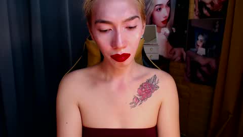 Snapshot of aurakharisma_xx chatting on February 23, 7:44 am Miss awra online show from February 23, 7:44 am