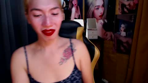 Snapshot of aurakharisma_xx chatting on March 3, 4:47 am Miss awra online show from March 3, 4:47 am