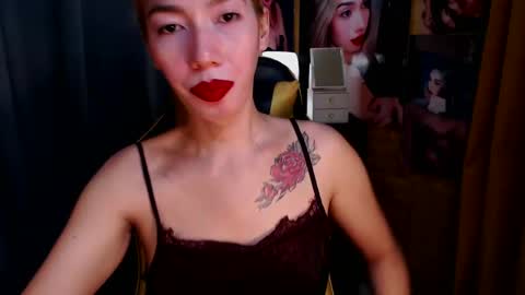 Snapshot of aurakharisma_xx chatting on March 11, 4:43 am Miss awra online show from March 11, 4:43 am