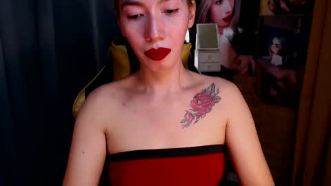 Snapshot of aurakharisma_xx chatting on March 11, 8:09 am Miss awra online show from March 11, 8:09 am