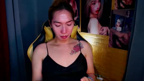 Snapshot of aurakharisma_xx chatting on September 12, 5:57 pm Miss awra online show from September 12, 5:57 pm